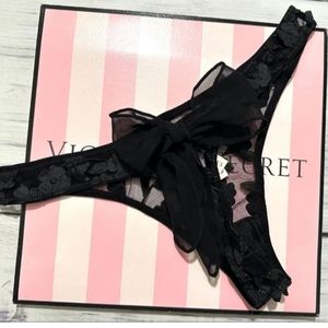 Victoria Secret -Dream Angel Floral 3D Bow back Thong Panty (Black)-S